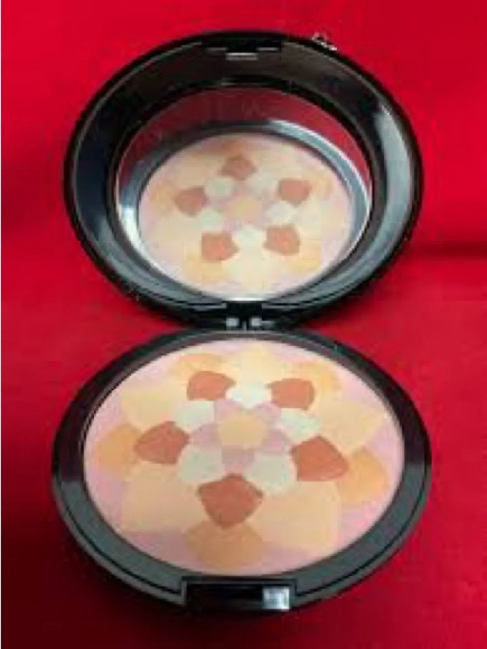 NWOT Signature Club A Fresh Cut Flowers Brightening Powder Mat Makeup Beauty
